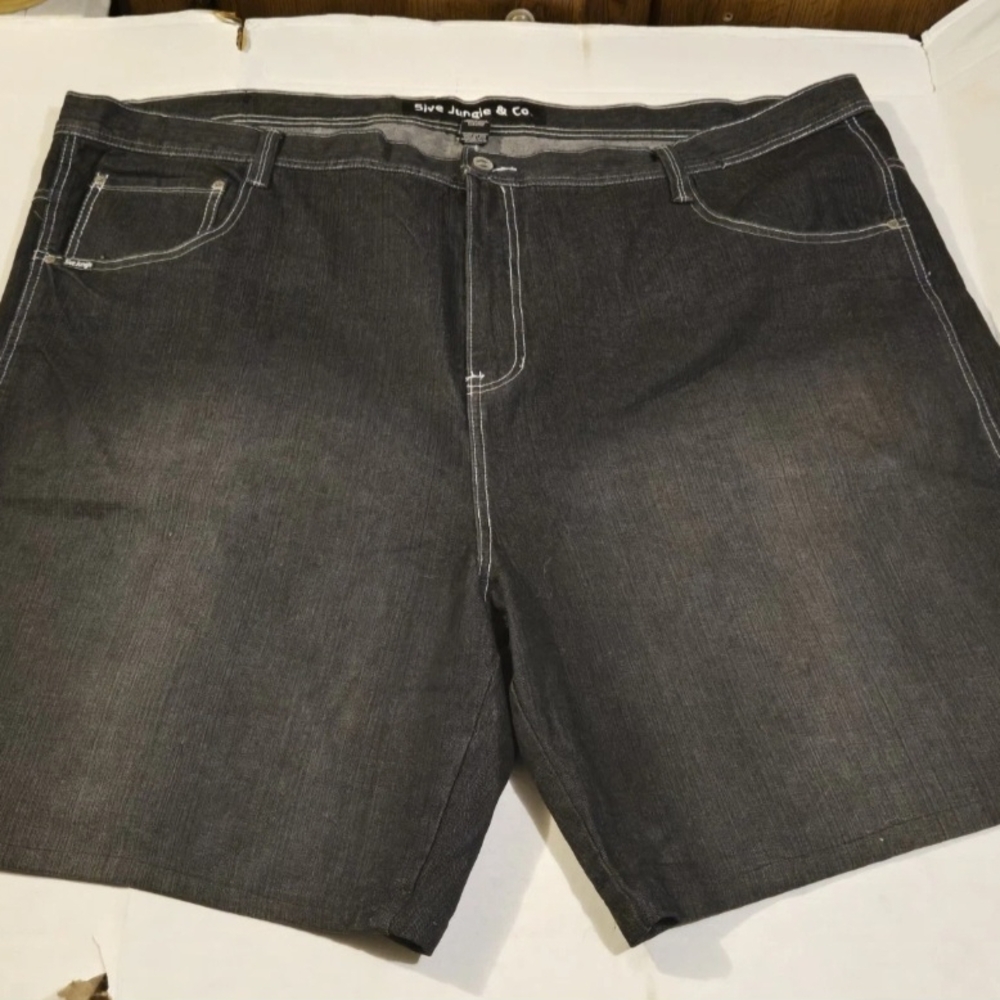 Black Jean Shorts with Relaxed Fit and Stretch